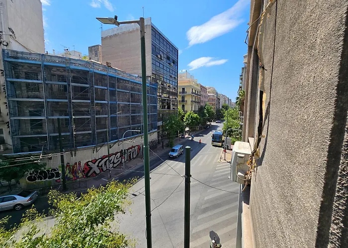 City'S Corner Spot By Yha